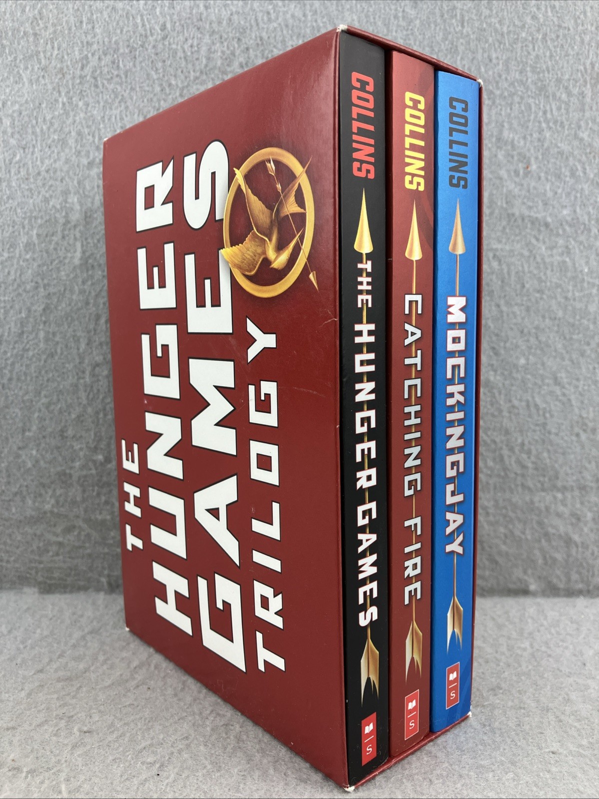 Hunger Games Trilogy Boxed Set Suzanne Collins Paperback 1-3 Volumes Slipcase