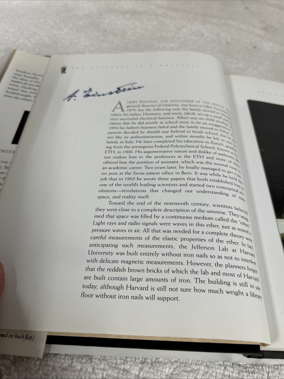 The Universe in a Nutshell by Stephen W. Hawking, 1st Edition HC/DJ VG Condition