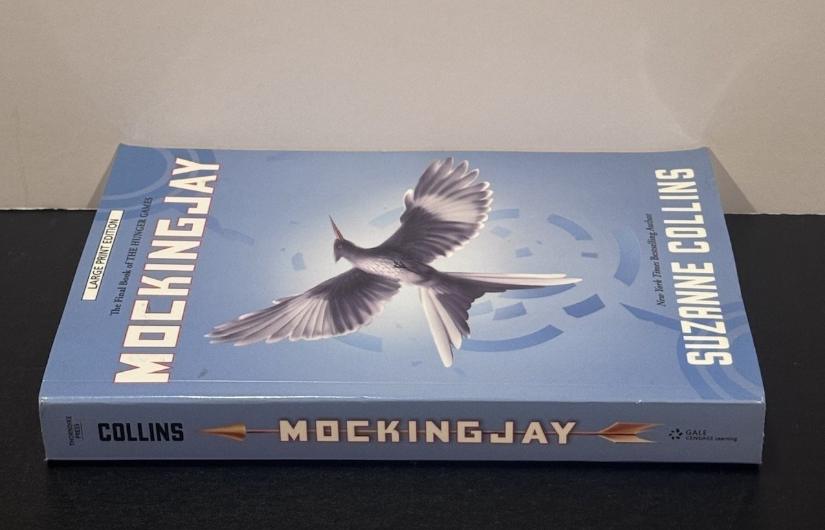 Hunger Games Trilogy: Mockingjay Suzanne Collins 2012, LARGE Print Edition Pbk